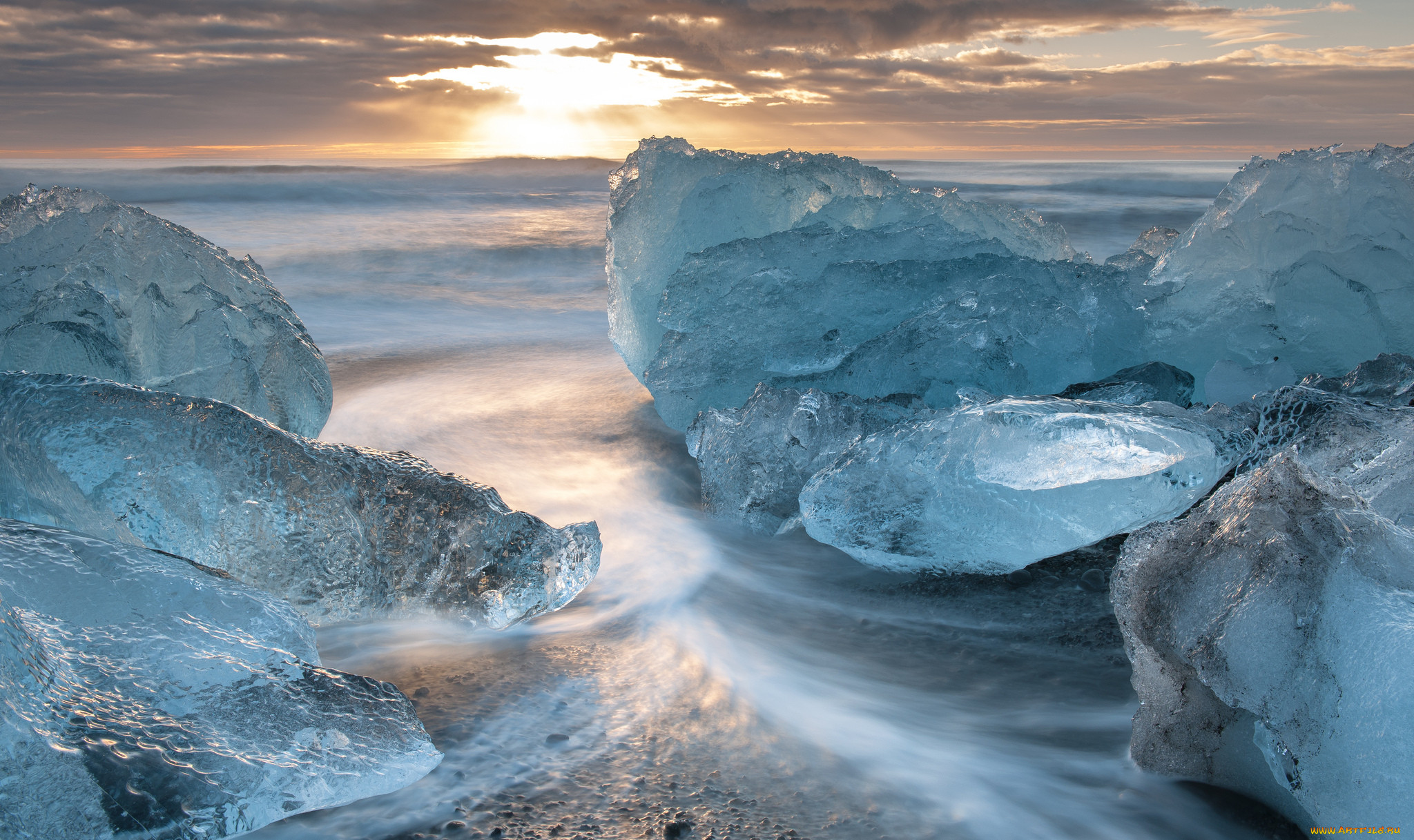 Океан покрытый льдом. Ледник «Ледяное море» («мер-де-глас»). Ледяной пейзаж. Ледяное море. Снег и лед в природе.